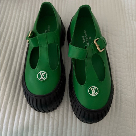 Green Shoes - Picture 6 of 7